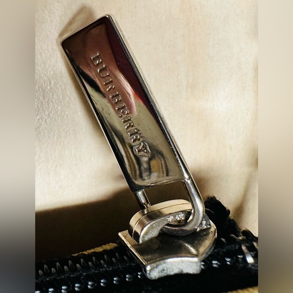 WOW POSHMARK - FESTIVAL READY Authentic Burberry Crossbody w/Hands-free Freedom! - Picture 8 of 12